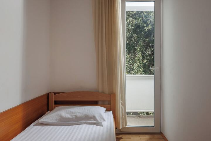 Room 14 of 25