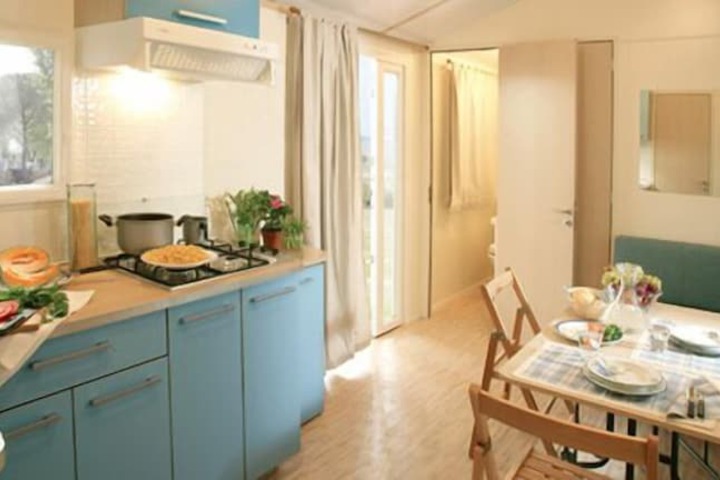 Room 10 of 27