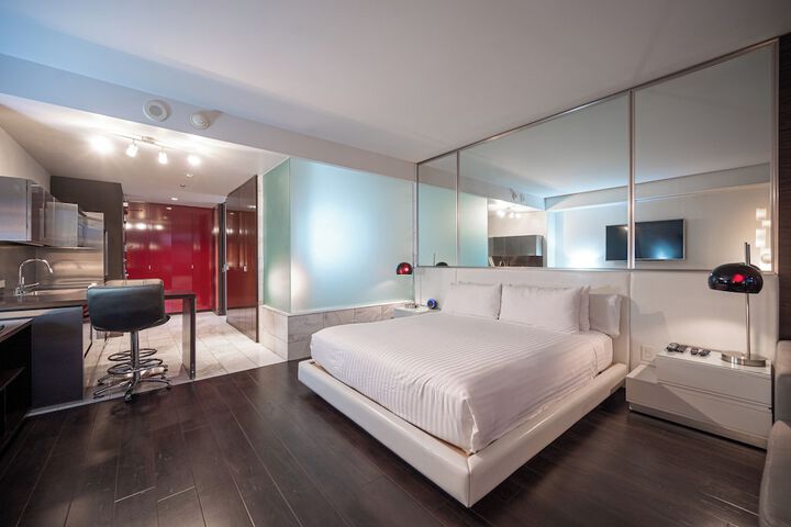 Room 12 of 484