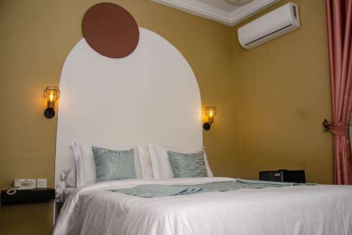 Room 7 of 33