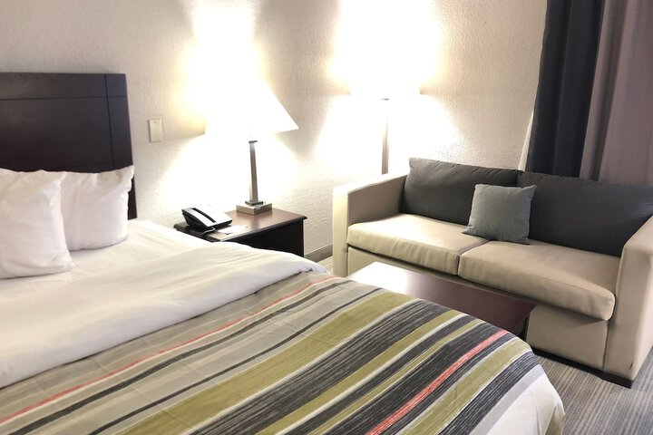 1 King Bed (9 of 20)