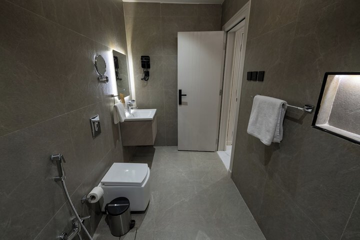 Room 10 of 12