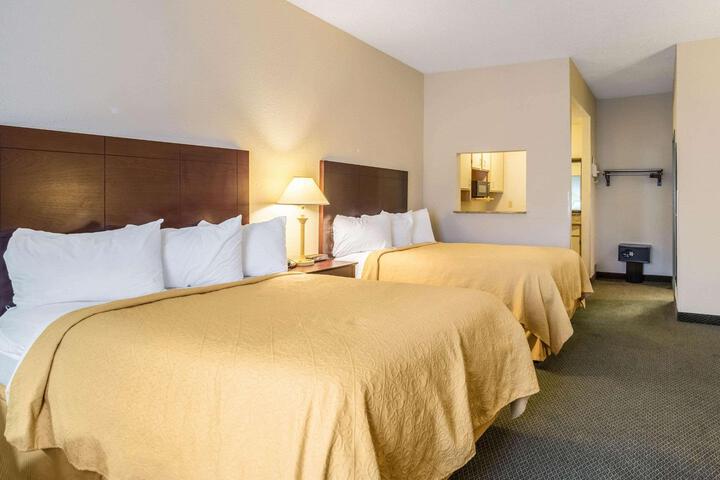 2 Double Beds (2 of 11)