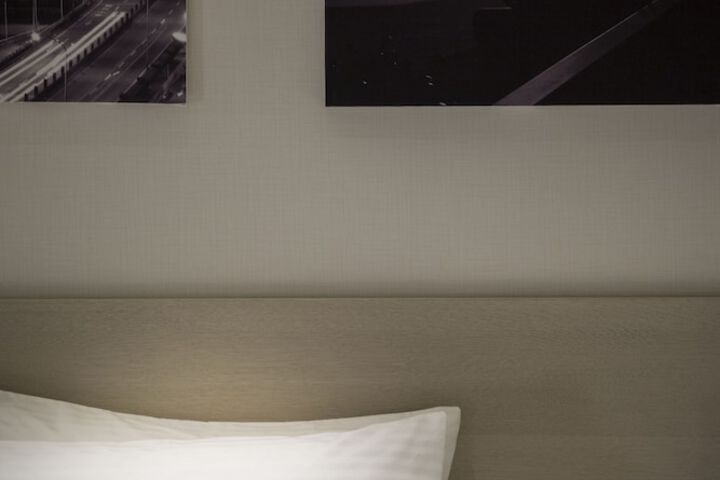 Room 8 of 33