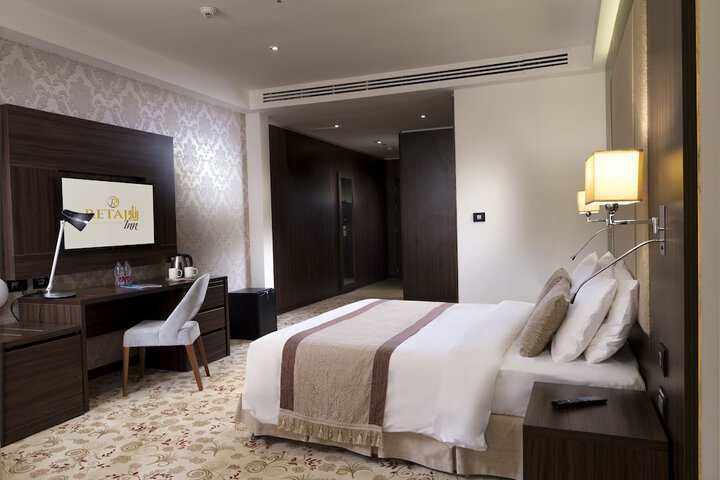 Room 6 of 43