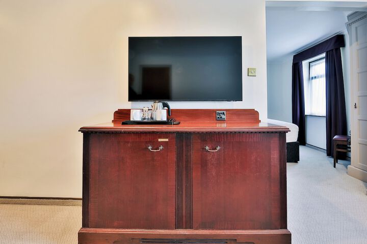Room 34 of 110