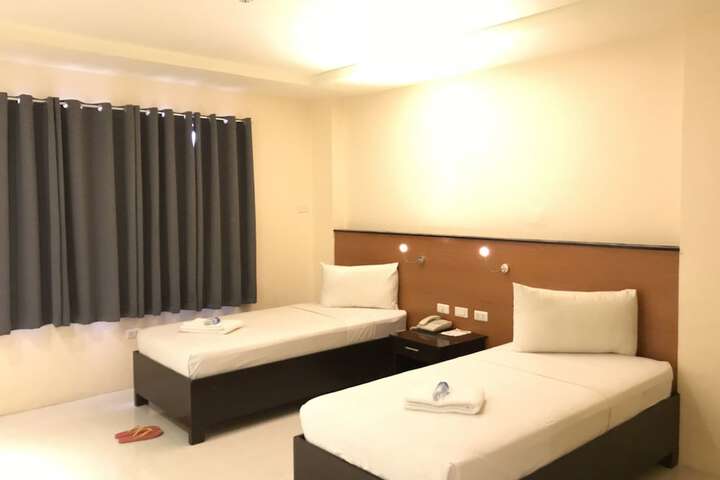 Room 5 of 32