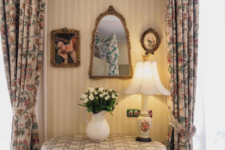 Room 52 of 177