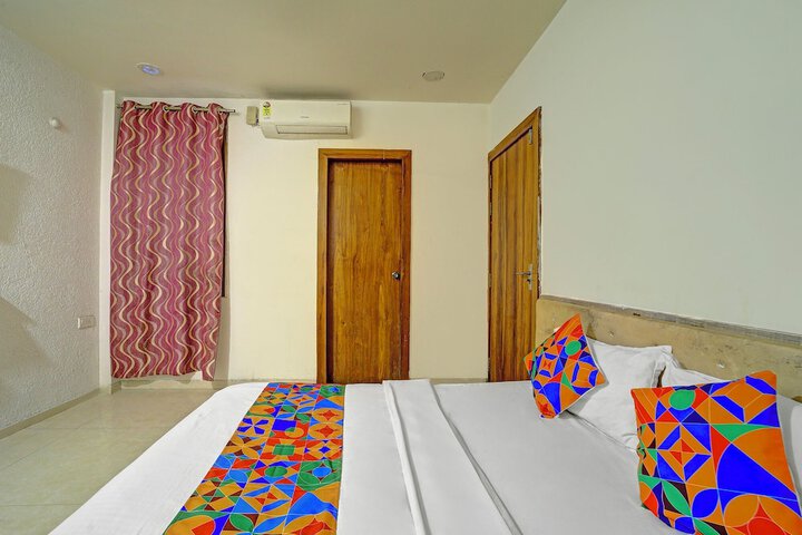 Room 17 of 28