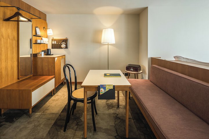 Room 42 of 64