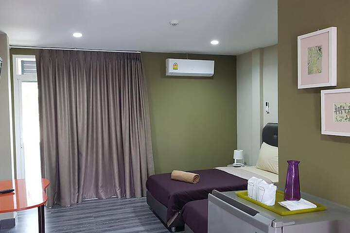 Room 4 of 25