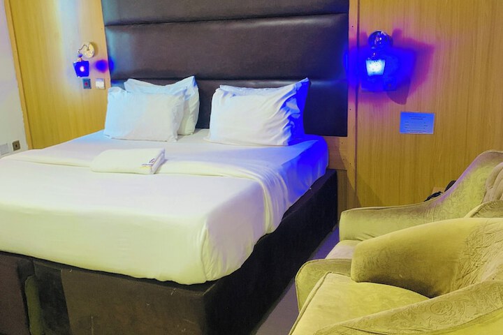 Room 4 of 26