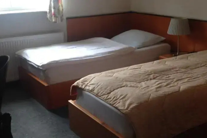 Room 5 of 17