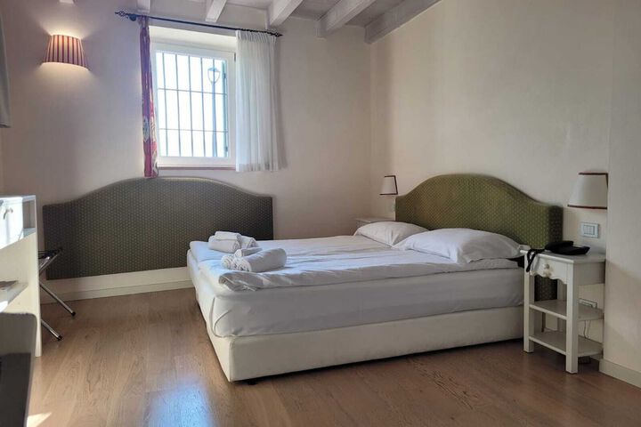 Room 37 of 75