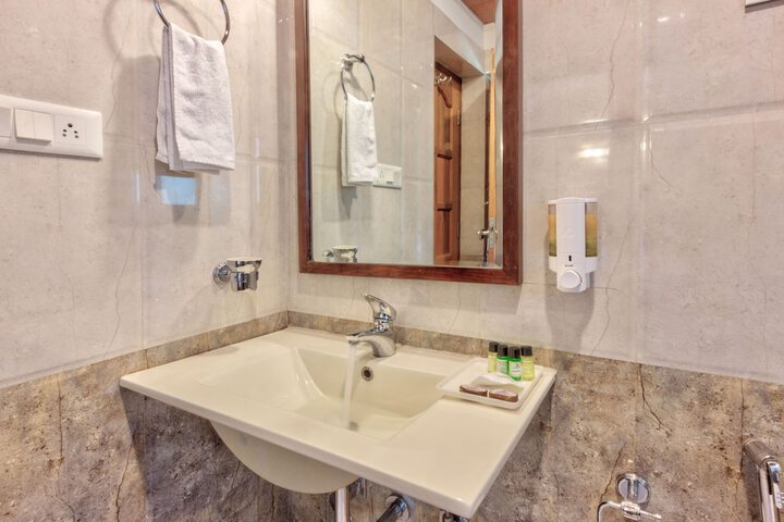 Room 123 of 158