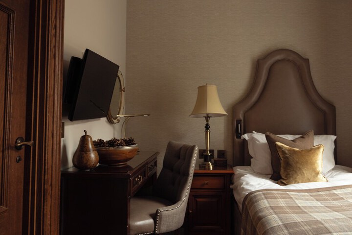 Room 5 of 63