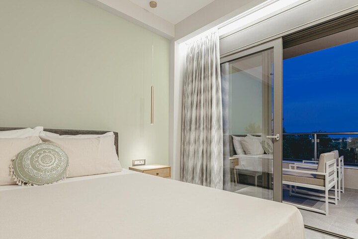 Room 4 of 48