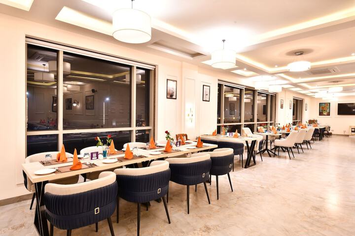 Dining 19 of 33