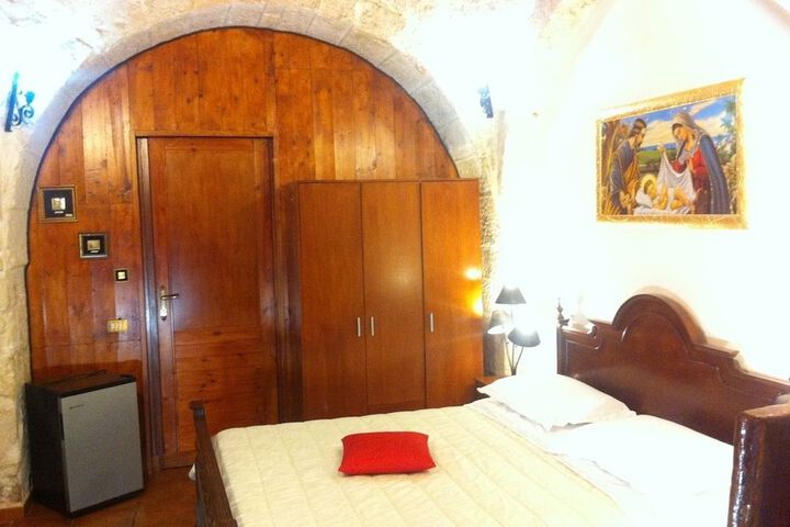 Room 6 of 19