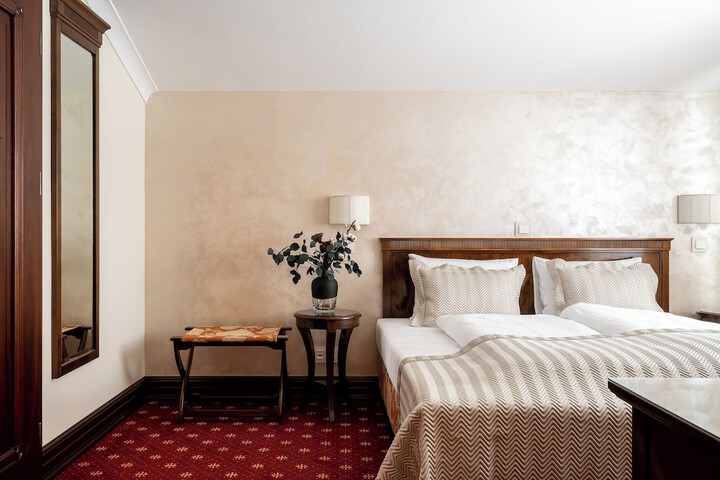 Room 5 of 24