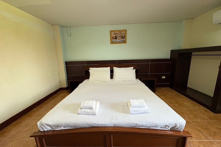 Room 10 of 67