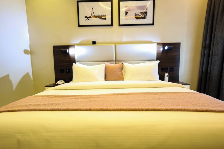 Room 16 of 37