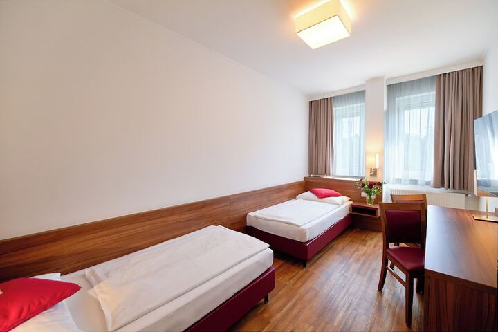 Room 8 of 16