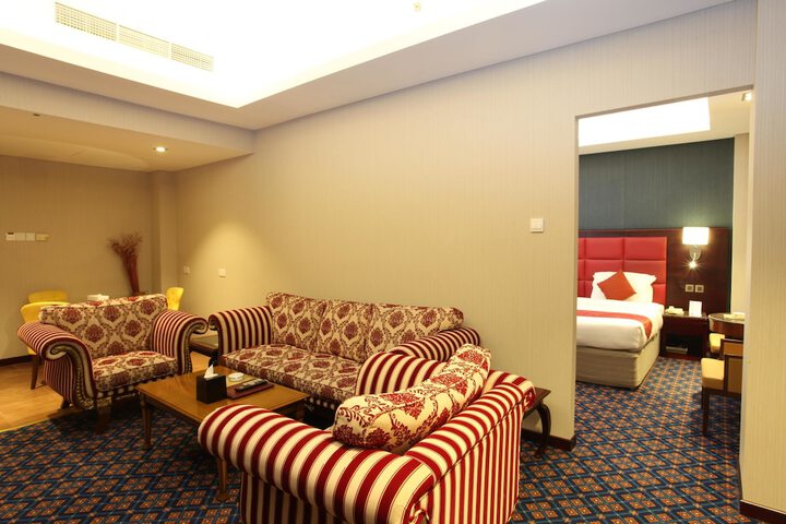 Room 10 of 32
