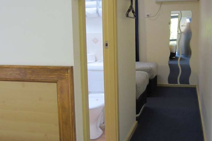 Room 8 of 97