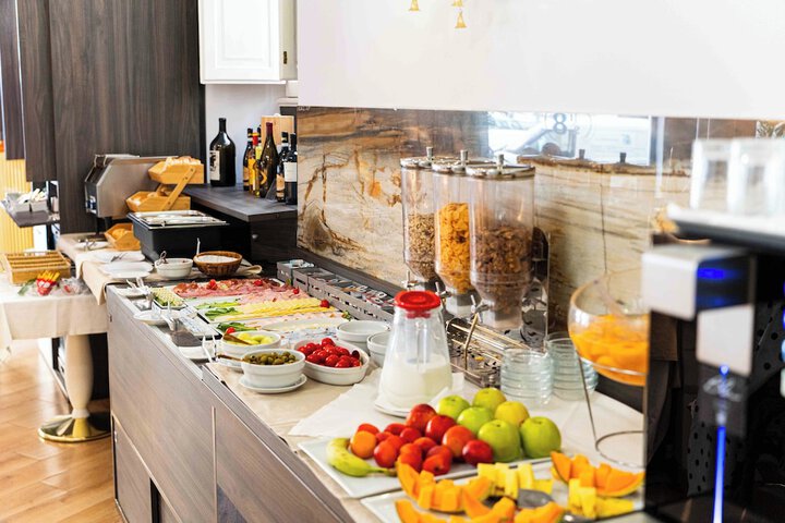 Breakfast/Coffee Service 106 of 140