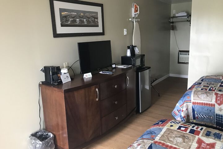Room 8 of 104