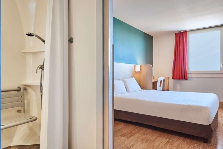 Room 29 of 65