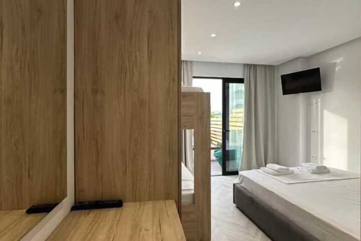 Room 52 of 96