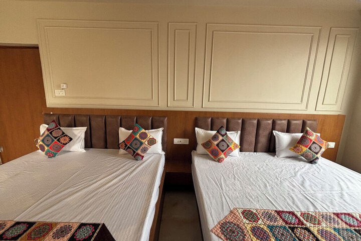 Room 5 of 18