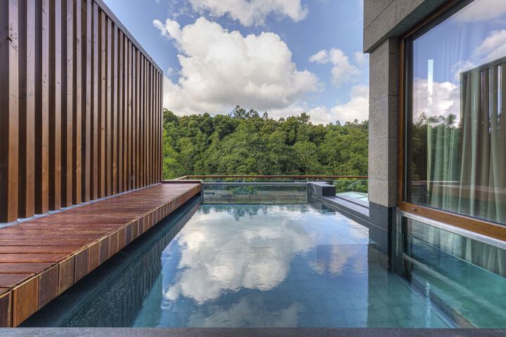 Hotel Pool