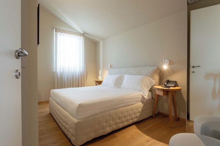 Room 45 of 154