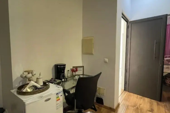 Room 6 of 11