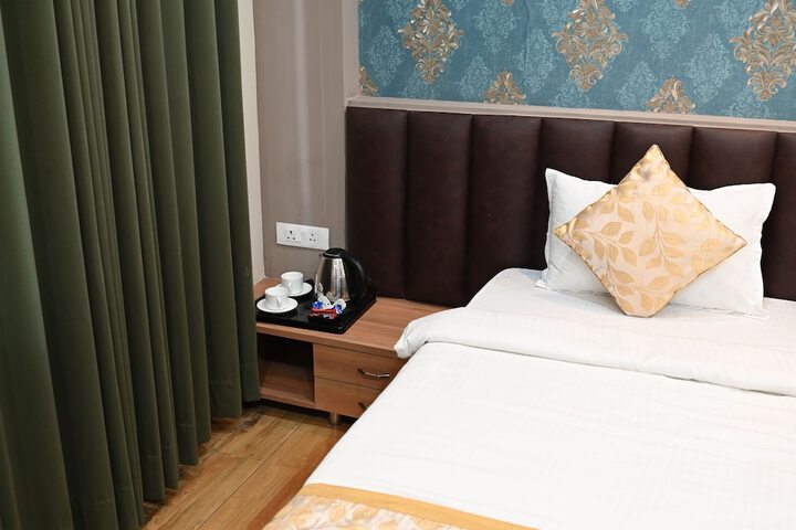 Room 10 of 20