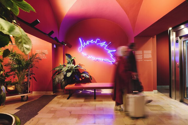 Entrance & Lobby