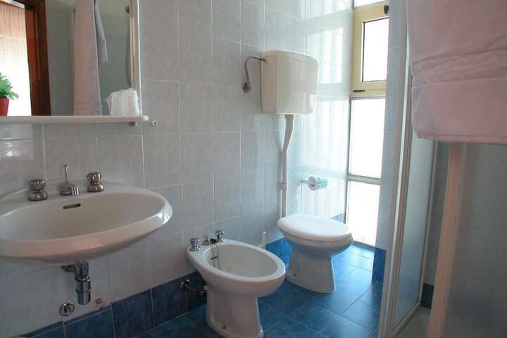 Room 9 of 15