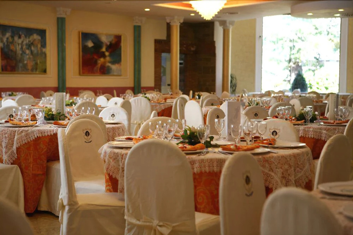 Dining 14 of 18