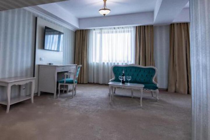 Room 6 of 44