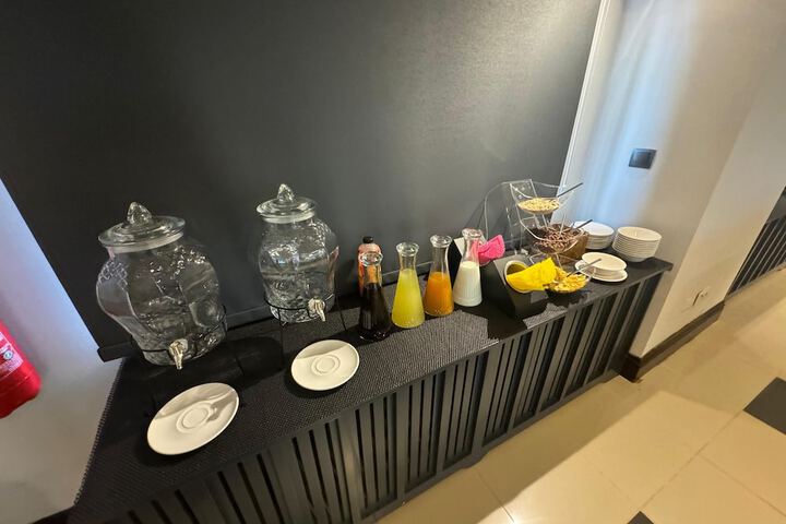 Breakfast/Coffee Service 71 of 94