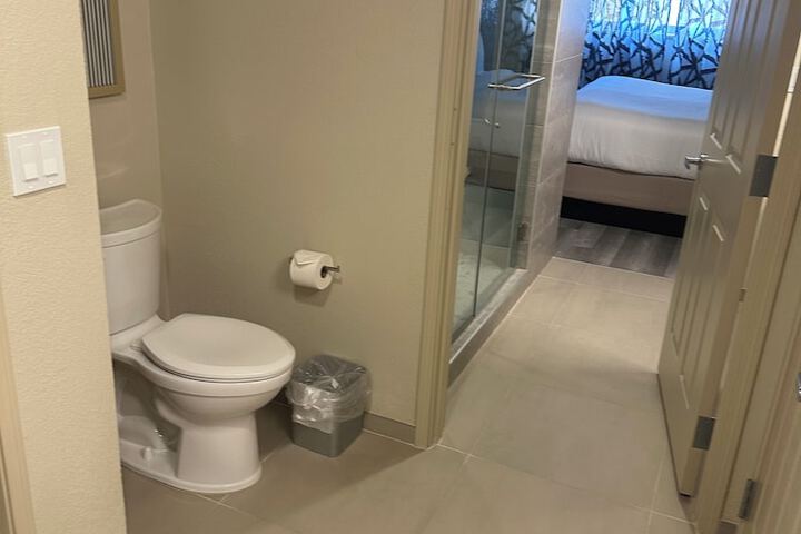 Room 51 of 68