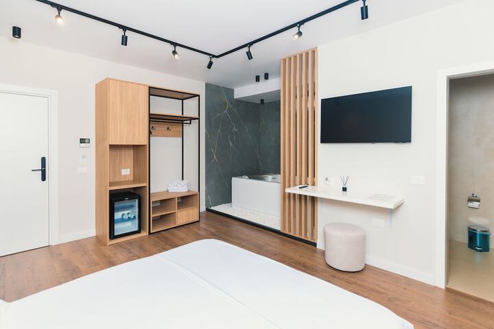 Room 30 of 84