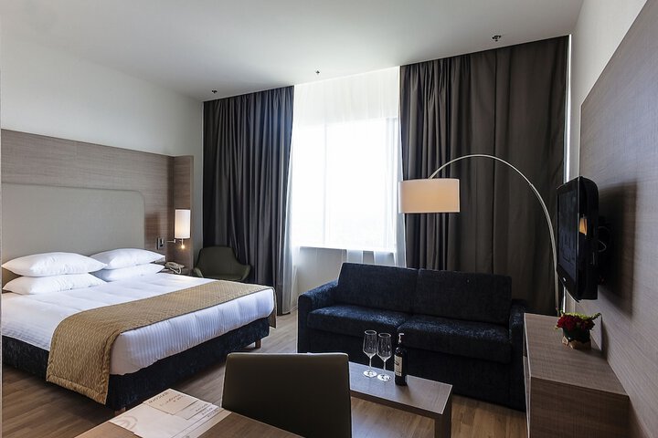Room 13 of 83