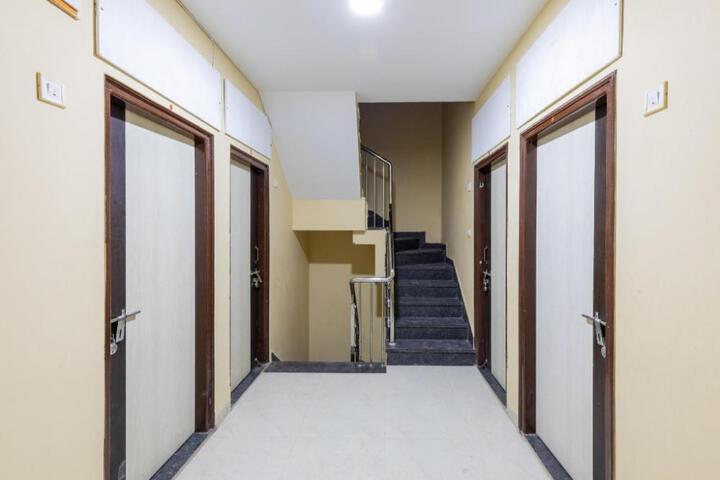 OYO Hotel Shreeji Rasoi 2