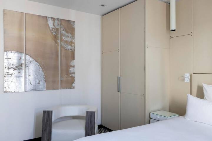 Room 19 of 52