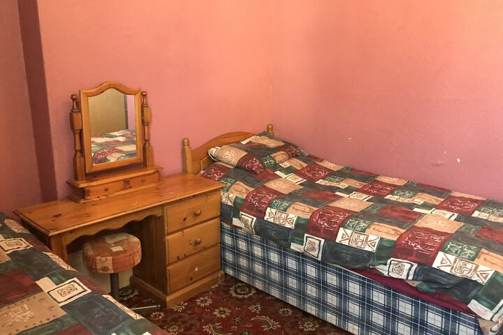 Room 10 of 34