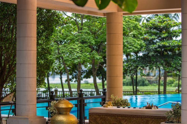 Hotel Pool